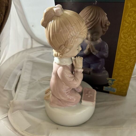 Musical Porcelain Praying Child Sculpture *New* - Picture 4 of 9